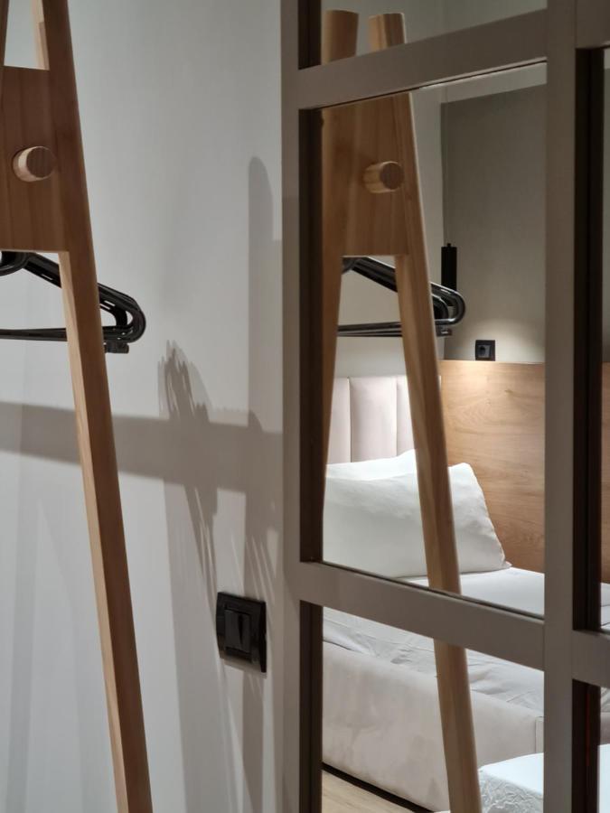 Tam Serviced Studio Apartment Myslym Shyri No1 Tirana Exterior foto